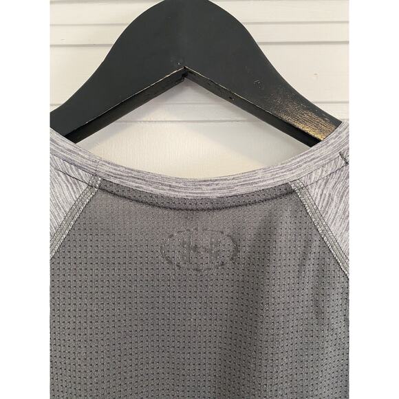 Under Armour Gray HeatGear Workout Shirt Size Large - Picture 5 of 5